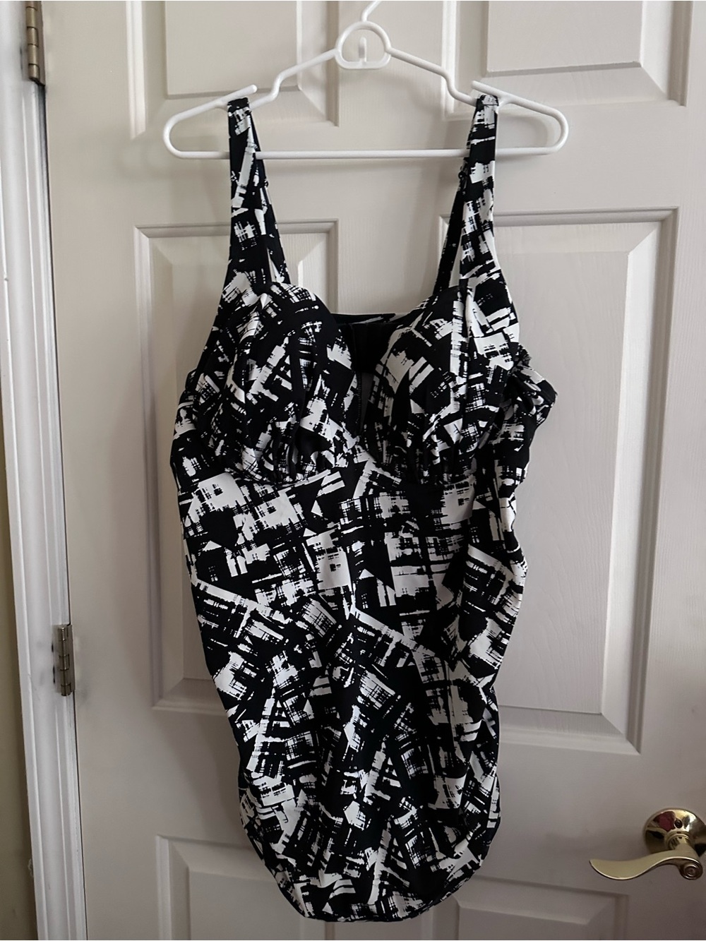 Black and White Abstract Print One-Piece Swimsuit